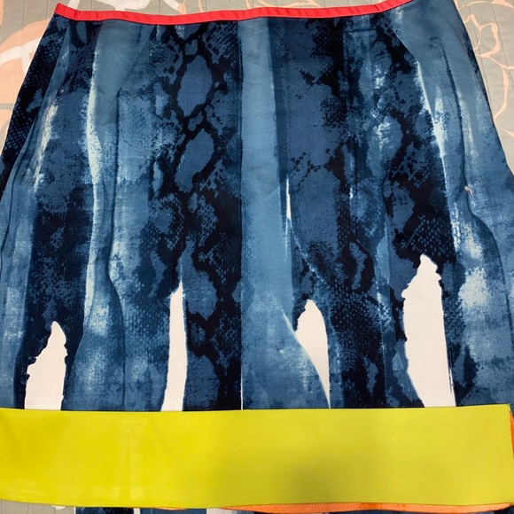 tahari asymmetrical snake print skirt - Picture 2 of 3